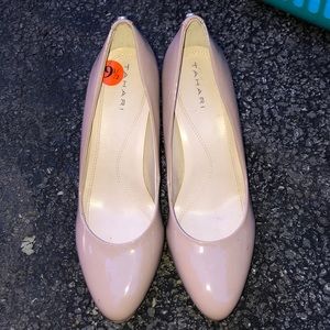 tahari nude heels